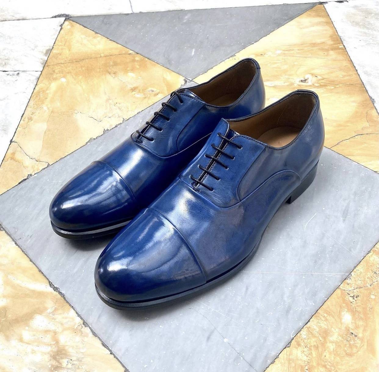 Scarpe Francesine in pelle blu chiaro - immagine 2
