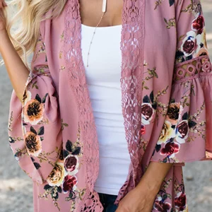 Pia - Giacca versatile ed elegante con camicetta floreale