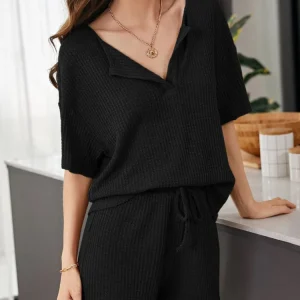 Yumi - Completo casual chic con top a maniche corte e pantaloncini larghi in maglia