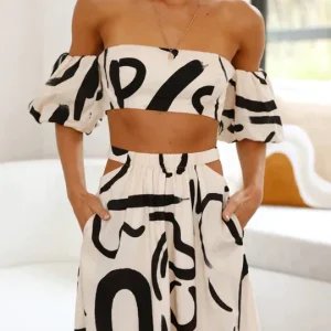 Allegra Doodle - Set top off shoulder stampato e maxi gonna con ritagli tascabili