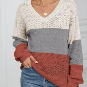 Hannela - Elegante maglione a V con righe traforate