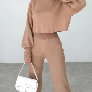 Vallory - Elegante completo con maglione corto a collo alto e pantaloni dritti