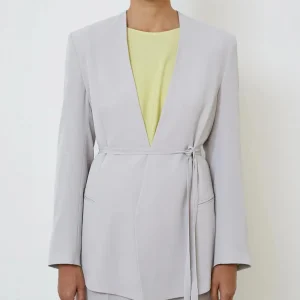 Meimeij Giacca con scollo a V con cinturino mod F06 PE25