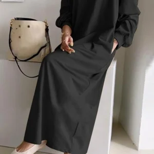 Abito con cappuccio e coulisse con scollo a V