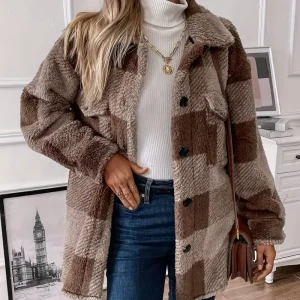 Linda - Cappotto soffice con motivo a quadri e abbottonatura frontale